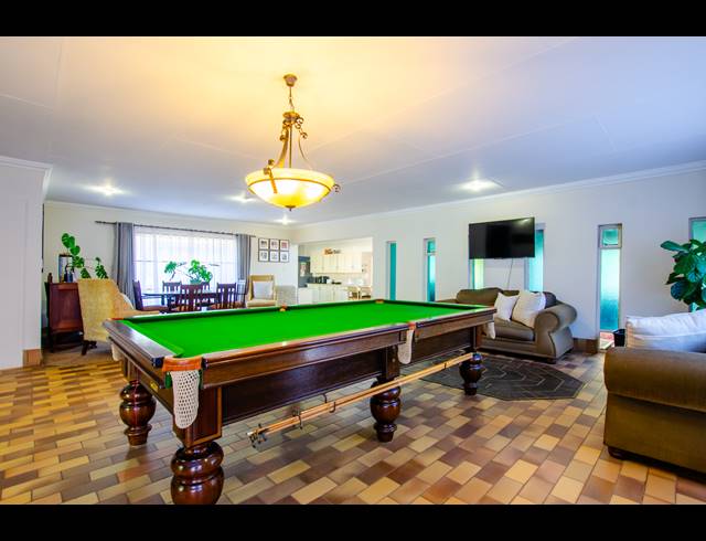 6 BEDROOM FREESTANDING FOR SALE IN WINGATE PARK